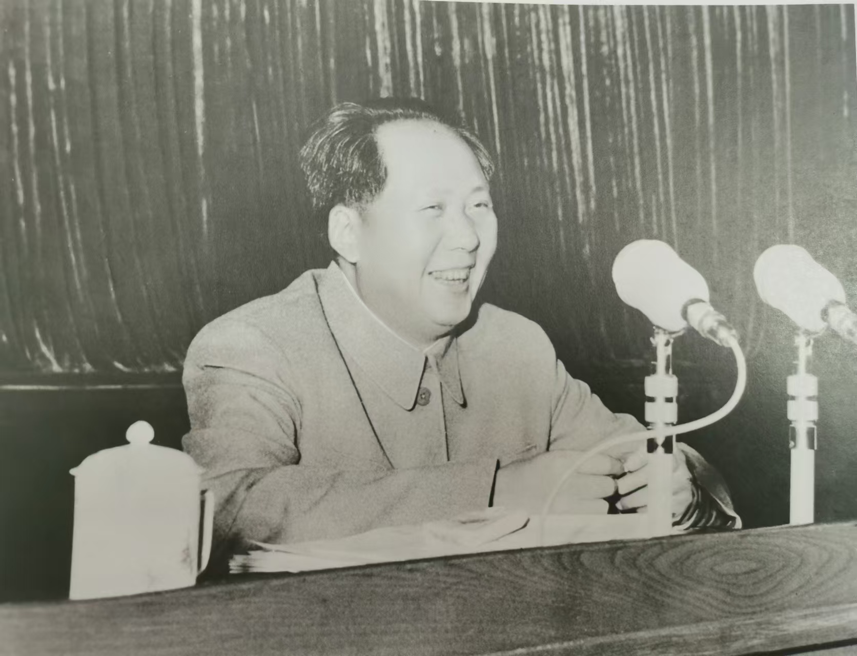 1965年，公安部长谢富治上将向送来公安部的文件，和他的讲话稿请毛主席审阅。毛主