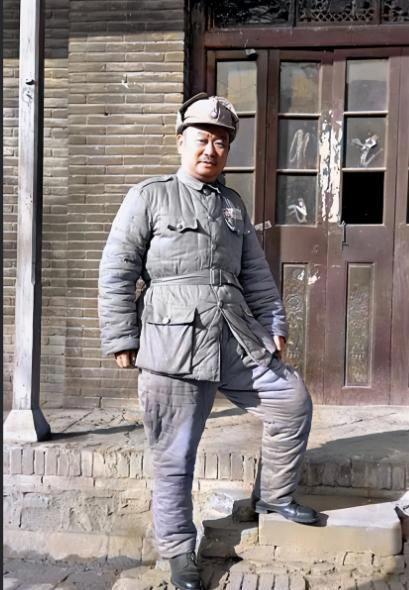 1892年，刘峙出生在江西吉安的一个普通农家。他的父亲在与地主的冲突中惨死。为了