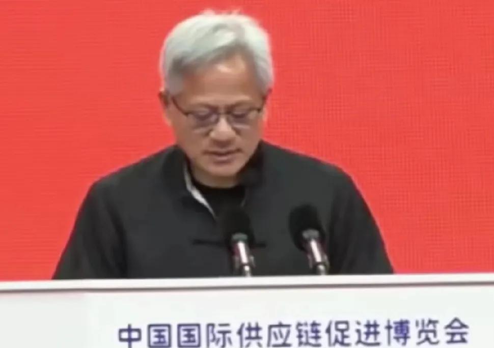 黄仁勋来干什么？民族企业应该和谁配合？必须要弄清楚！
皮夹克换成唐装，就变中国人