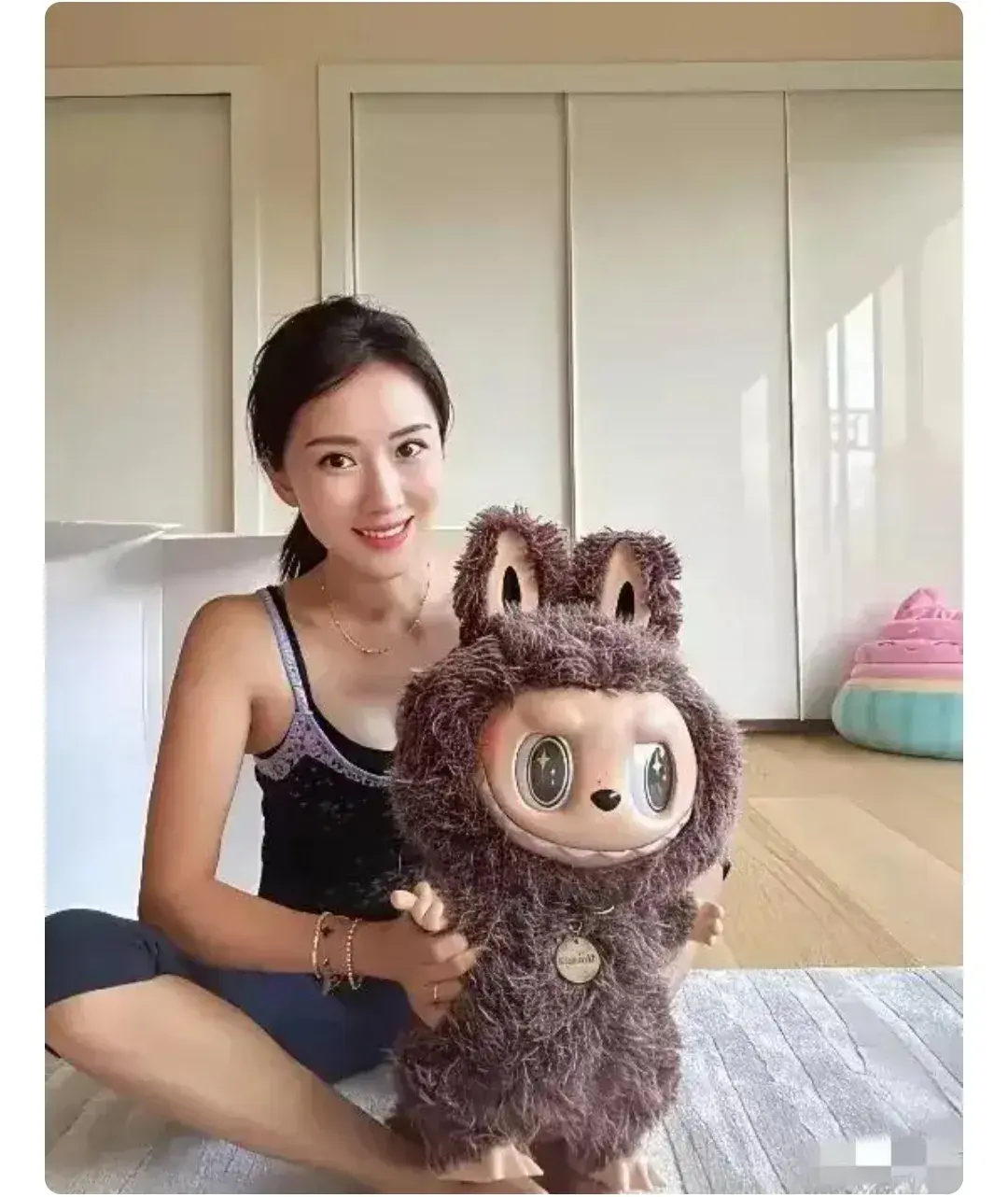 哇，李念的LaBuBu好大呀，这才是真贵妇的玩具。