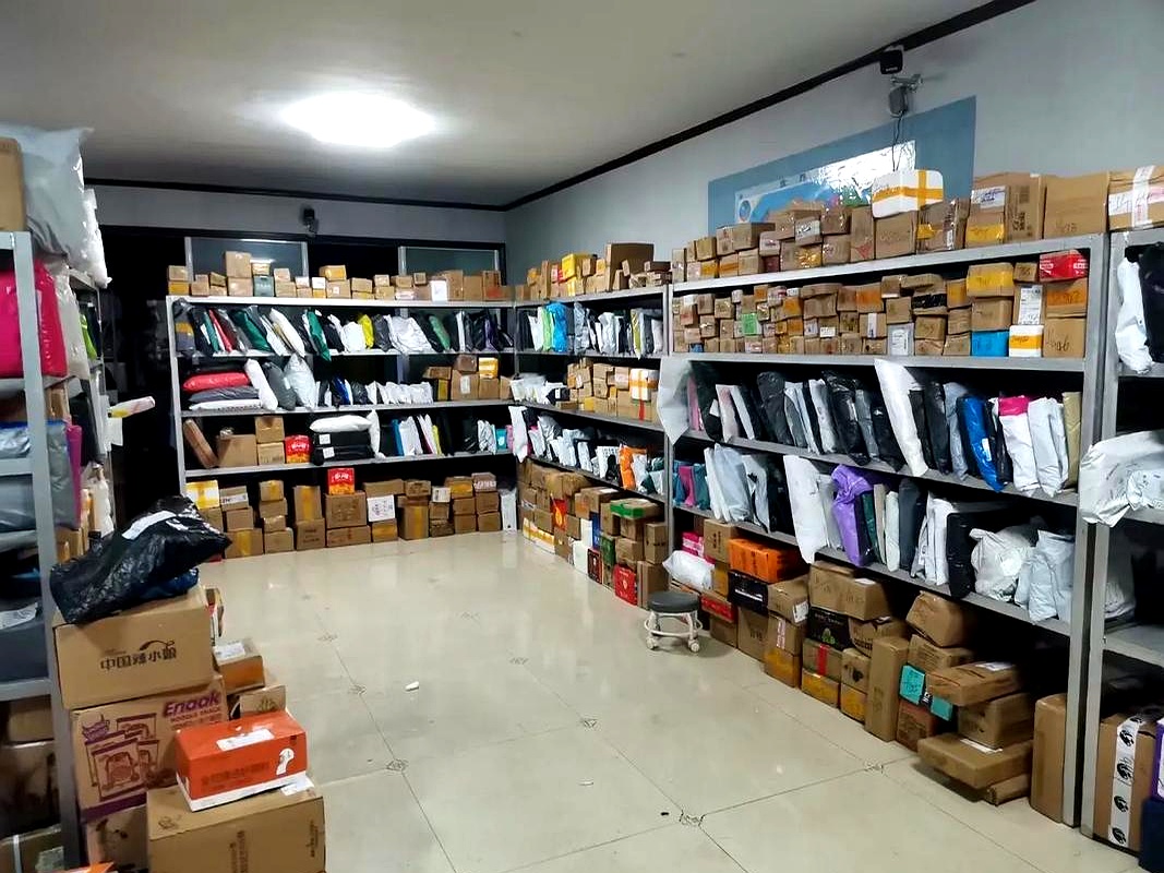 十六万，买了个菜鸟驿站，以为日入三百五，走向人生巅峰。结果呢？凌晨五点起床，晚上