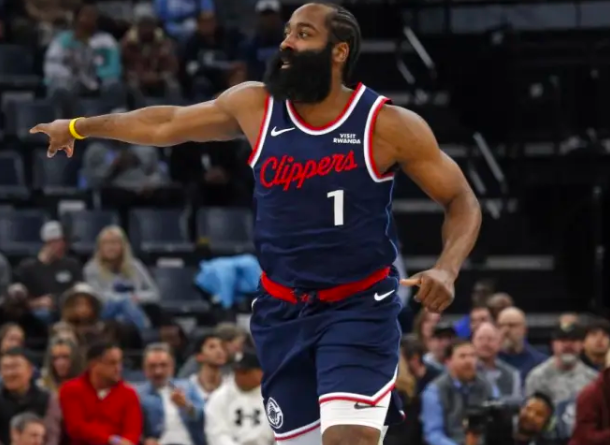 谈到哈登，杜兰特说:“他从不让任何人打乱也的节奏，无论去到哪支球队，他都能让比赛