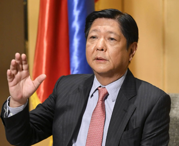 菲律宾又跳出来当“正义使者”，结果反而把自己变成了区域孤儿。
马来西亚外长刚在万