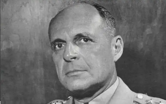 美国学者评选朝鲜战争8位中美名将，麦克阿瑟排名第四，彭老总第二，谁是第一?