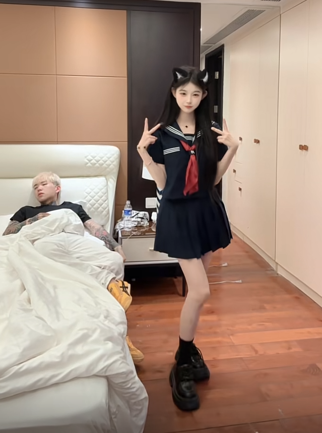 为什么男的萎靡不振，而她却活力满满？