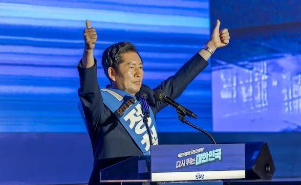 郑清来当选韩国共同民主党新任党代表，得票率61.74%
韩国共同民主党候选人郑清