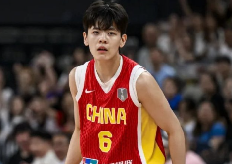 中国女篮亚洲杯获得季军之后，后卫杨舒予接受了记者采访。

当被问及如果用一个词来