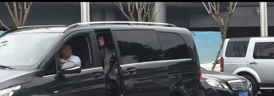 成都紫米机场返图！！！
她知道她的紫米在等她，也知道外面停车不方便，所以她提前