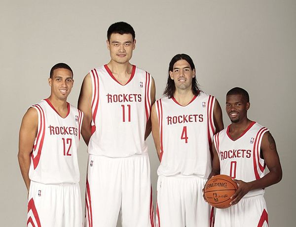 当年的姚明是NBA的状元秀，虽然职业生涯因为频繁受伤而早早退役，但是姚明却入选了