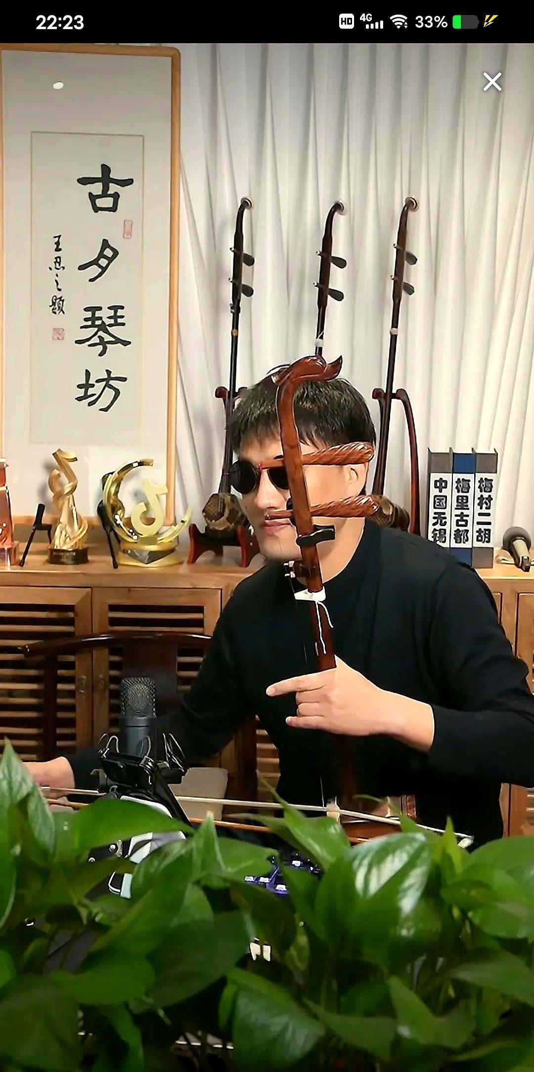 直播间连麦翻车现场！二饼昨晚和孙媛连线时，突然严肃回应了最近被网暴的事。他明确表