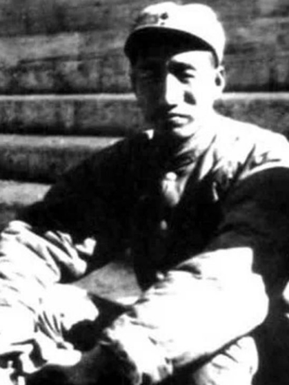 1924年，蒋介石对黄埔军校的学员进行考核，结束后他点评一人“不堪大用”。可老蒋