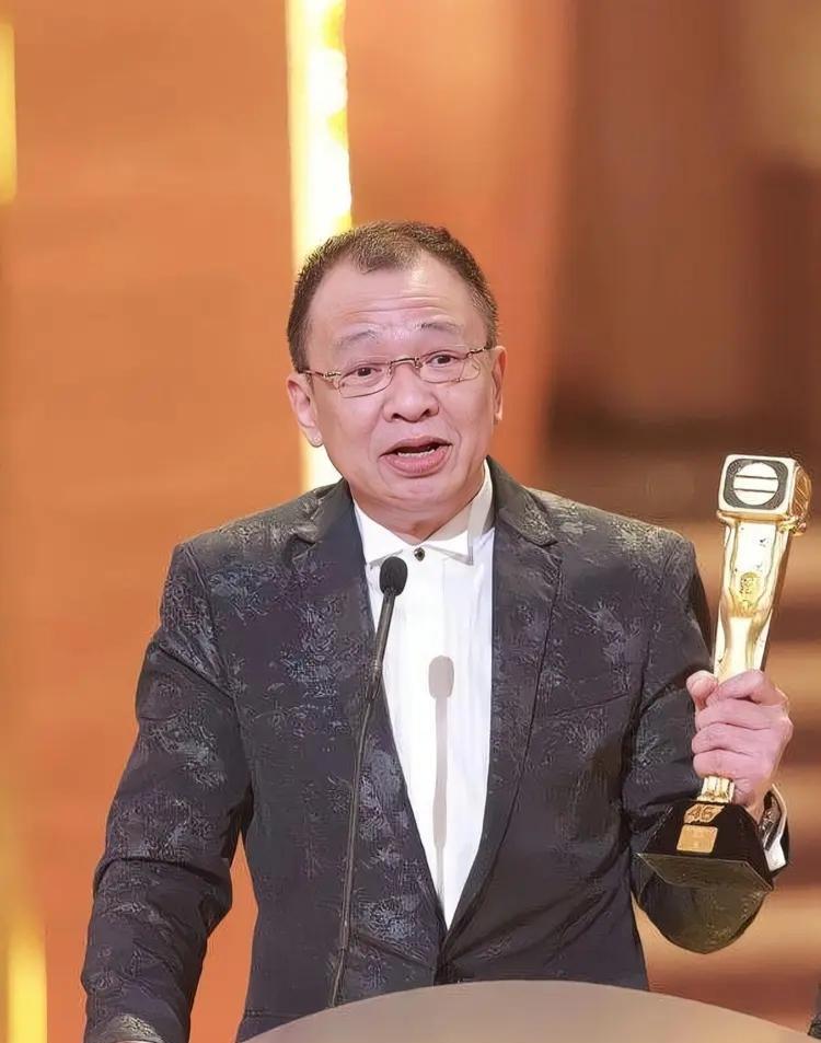 “香港绿叶王”演员许绍雄，今日凌晨因癌症去世，享年76岁。
看过有他角色的很多电