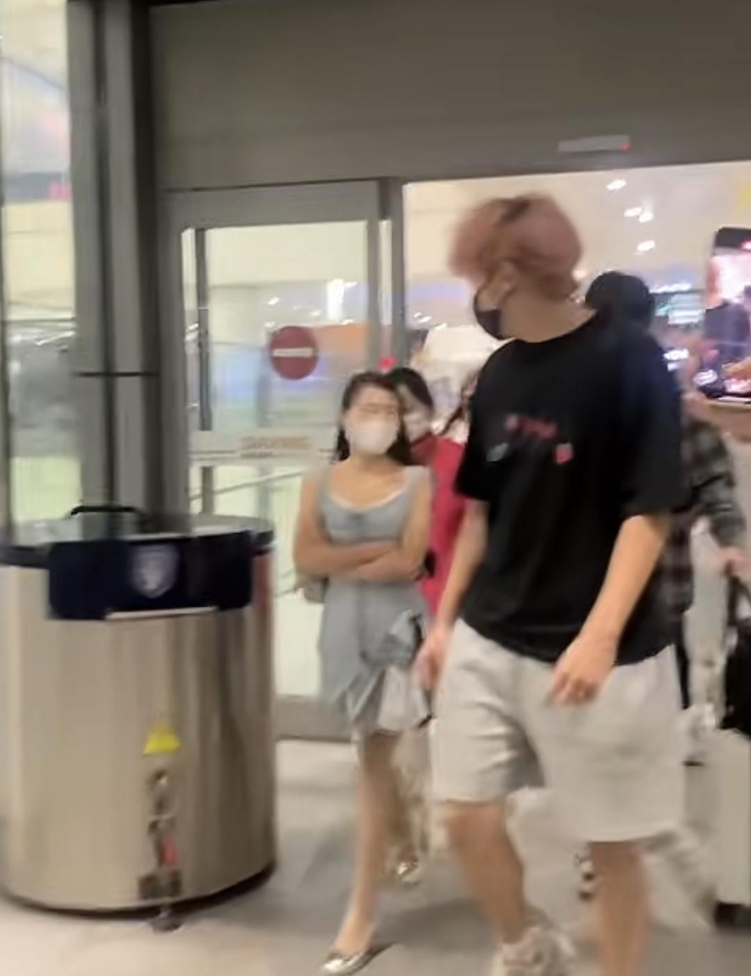 一位红衣服女士见 义 勇 为了。
见这个女人在骚扰头哥，而王cc和头哥又是男的，