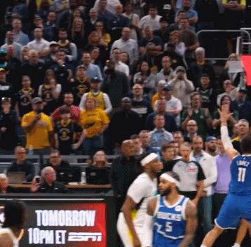 慢镜头：哈里伯顿漂移3+1绝杀雄鹿！
这球慢镜头越清晰，越能看的出难度，接球后