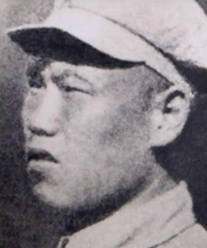 [太阳]1951年，一志愿军往阵地送弹药，可当他到达后，却发现干部全牺牲，而战士