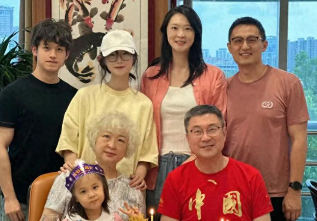 惠若琪妹妹大婚 妹夫似姐夫 全家学霸超吸睛