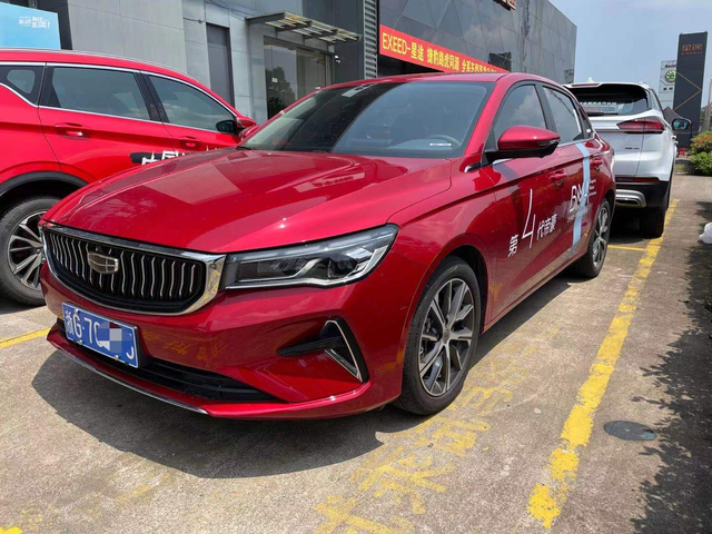 第四代帝豪大窟窿安排上
路上大石头把发动机磕着漏油就不好了，安排上一百来块钱！省