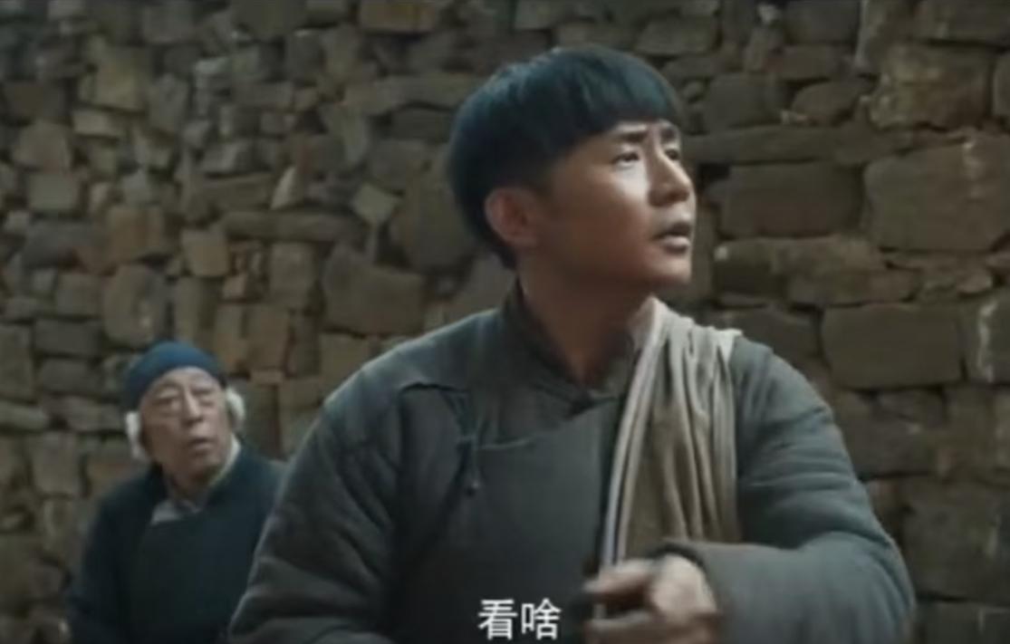 筐子说的话最像山东土话，因为他不光说俺还会说嫩。
筐子偷喝酒那块，听起来不像是一