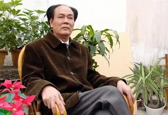 特型演员彭瑞飞酷似毛主席





大家有没有觉得，有些特型演员，说是“酷似”某