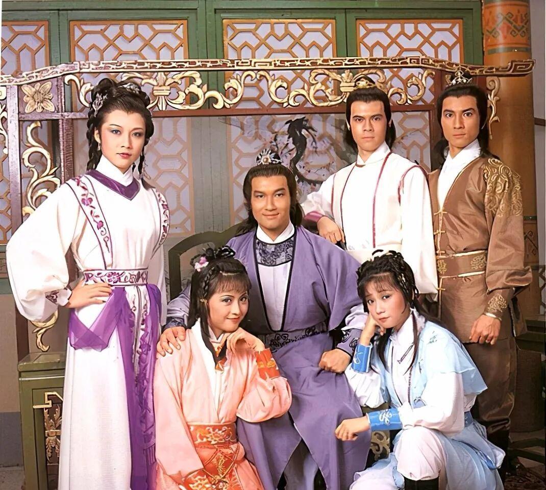 | 岛主的故事 |
岛主郭靖、黄蓉夫妇，因为前岛主黄药师的积累，富可敌国，郭靖黄