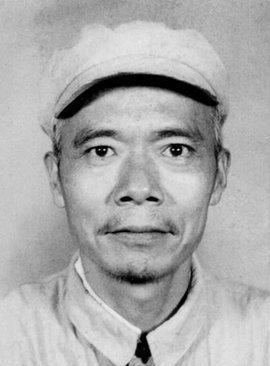 1937年，地下党员涂作潮与邻居打牌，闲聊中，邻居突然不说话，还凑到他耳边，轻声