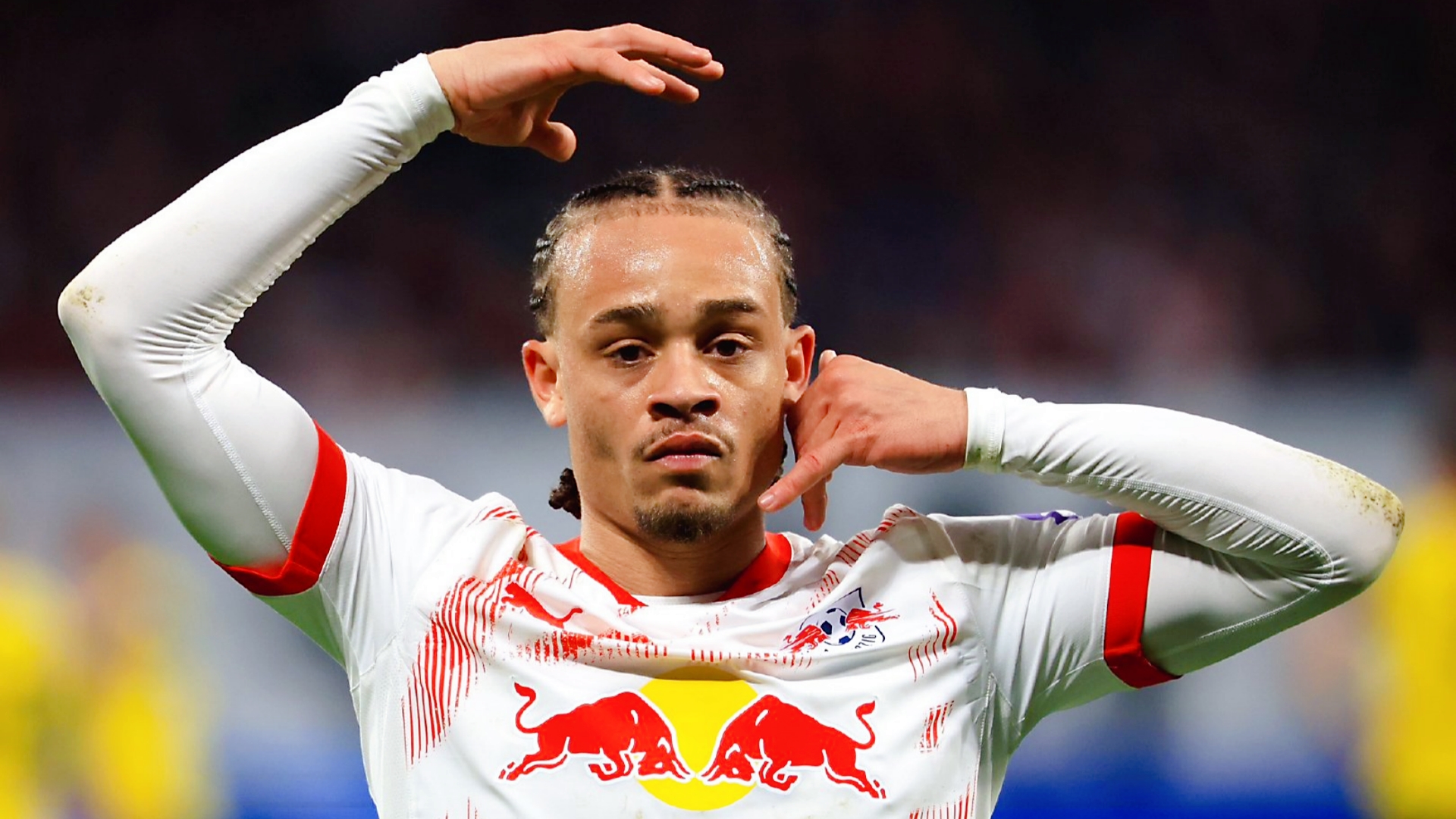 法尔克表示，曼联和曼城对西蒙斯有意，这名21岁的前场多面手下一站可能是英超。
如