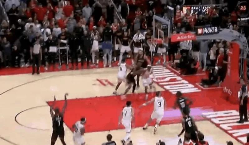 战旧主，杜兰特手撕前任，1.1秒火箭杜兰特完成绝杀，战胜太阳，三杀太阳！
这球真