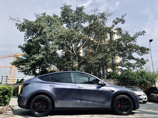 买车不改不如推下海
兄弟们别纠结19还是20寸了
事实证明19的拆了轮毂盖，烤黑