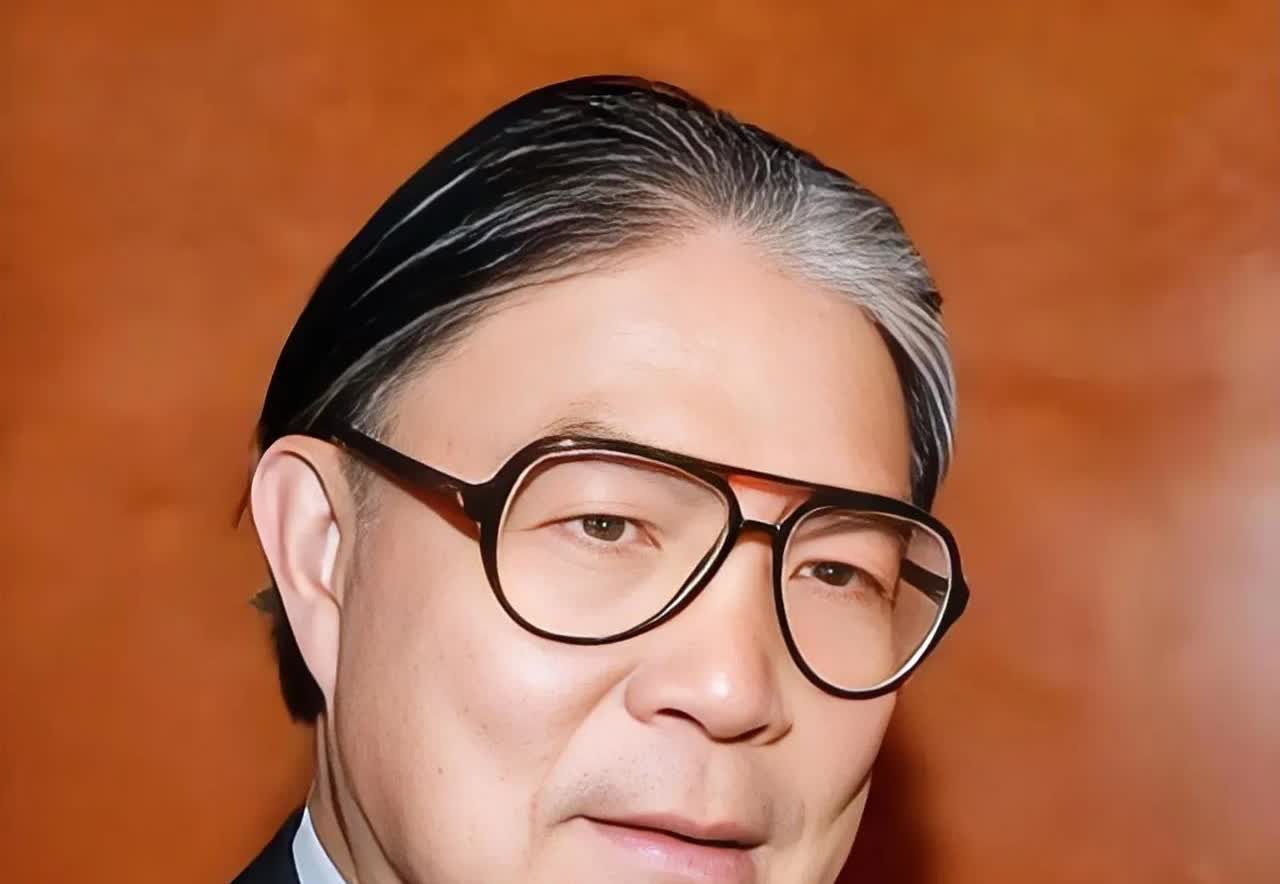 霍家这次又狠狠圈了一波粉。78岁的霍老爷子霸气喊出“就是砸锅卖铁，也要守住海上国
