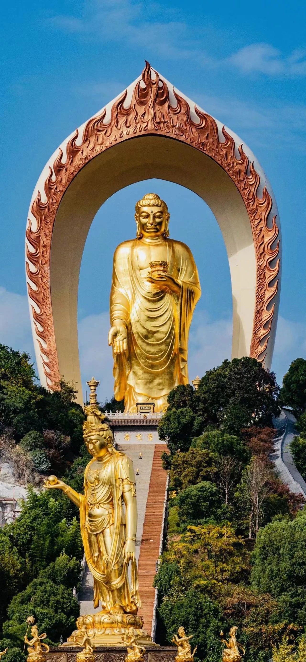 傅授在家菩薩戒(含三皈五戒)。
东林寺祖庭舆净土苑，10月22日-10月26日，