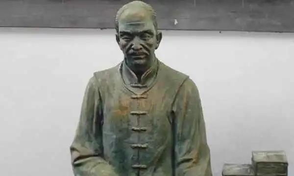 乾隆病重，太医吓得瑟瑟发抖，一乡下郎中把脉后，大哭道，“没救了，没救了！”谁知，