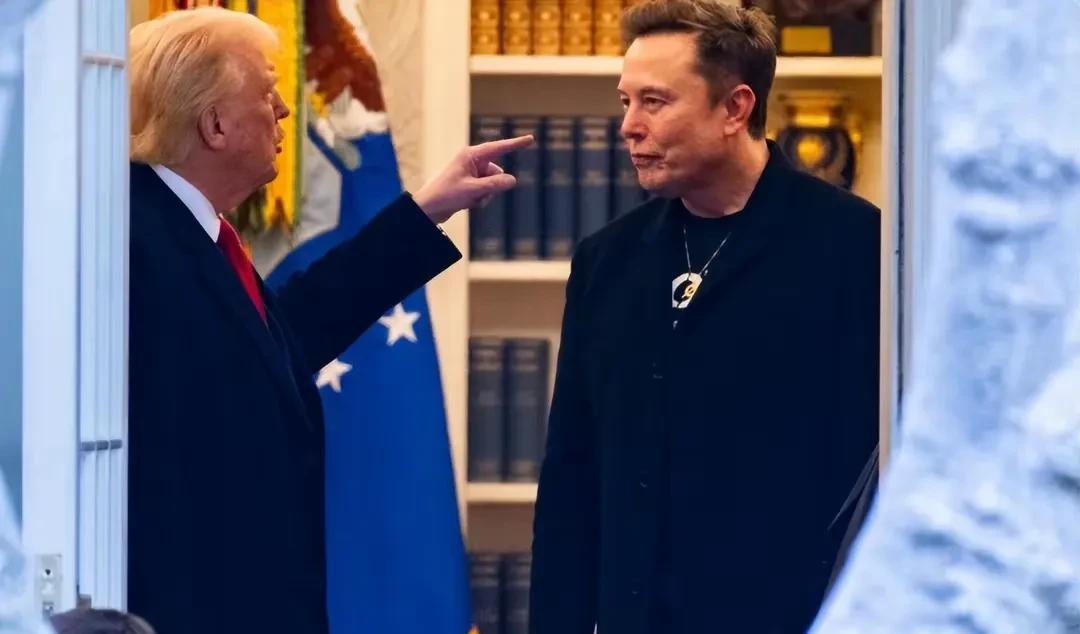 果然内讧了！白宫召开对华作战简报，马斯克不请自来特朗普直接骂了人
根据我国相关媒