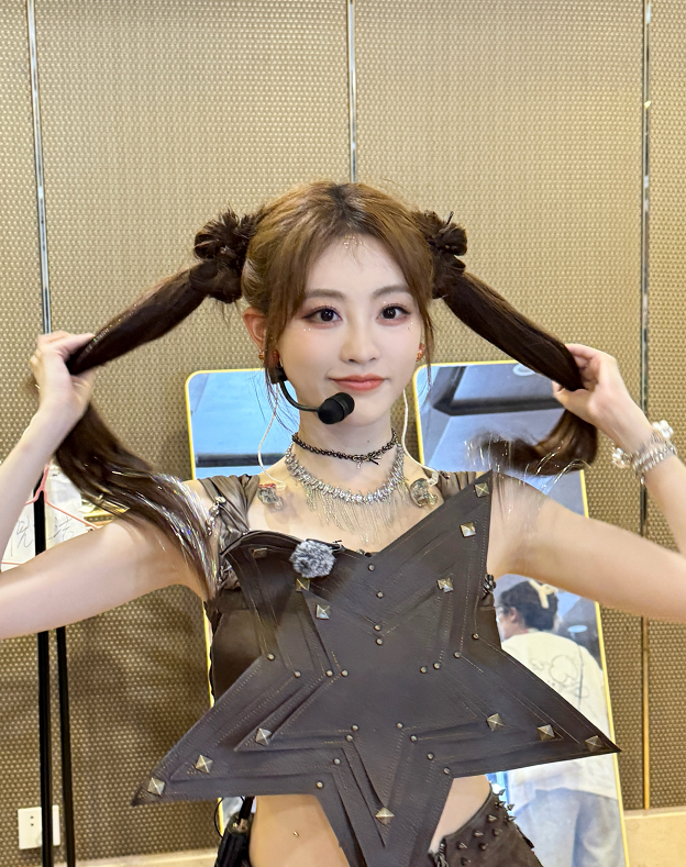 祝绪丹的《浪姐》后台碎片！双马尾好像是标配