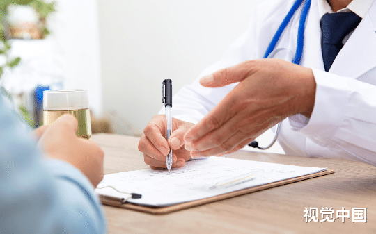 女子误诊肠癌晚期，丈夫立刻提出离婚，转头迎娶小姨子，不料反吃大亏