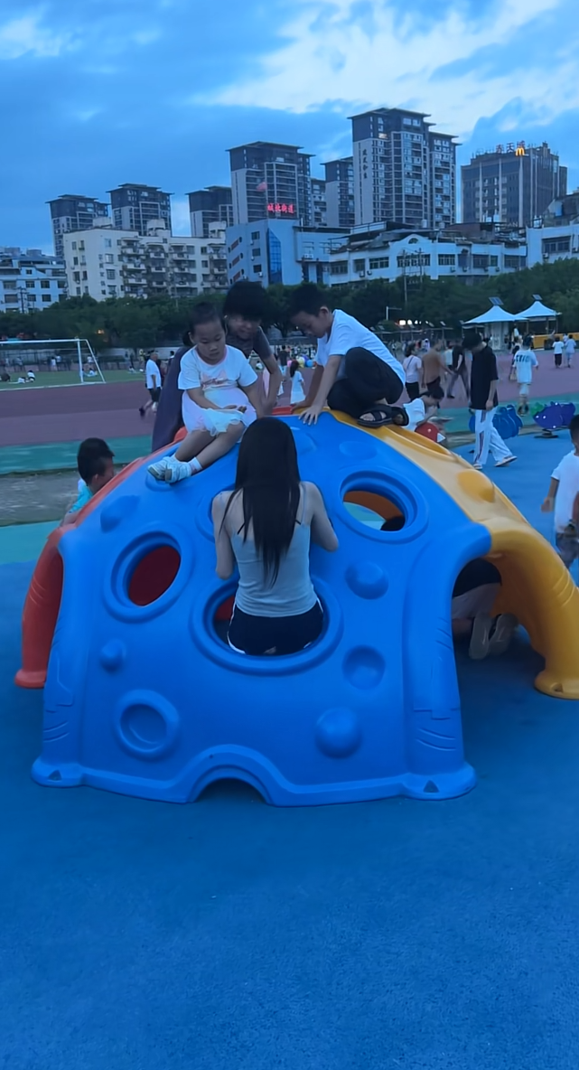 不得不说确实很像小朋友