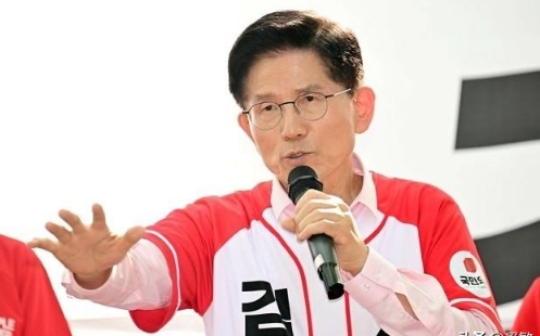 金文洙向李在明祝贺
当地时间6月4日，韩国国民力量党总统候选人金文洙宣布败选并向