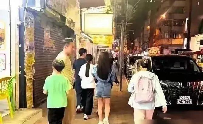 汪小菲一家四口香港游，4个没想到！
没想到，汪小菲给女儿买了5克拉的粉钻！
没想