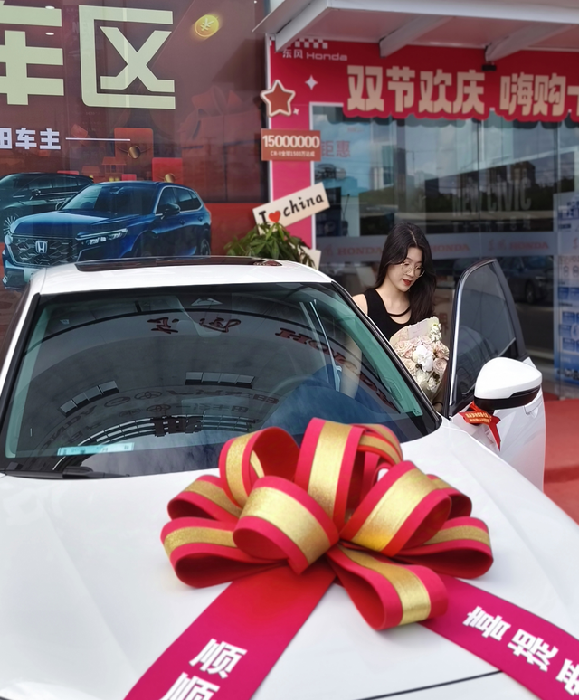 包装一下小思域
听说装方向盘套不好，犹豫要不要摘了