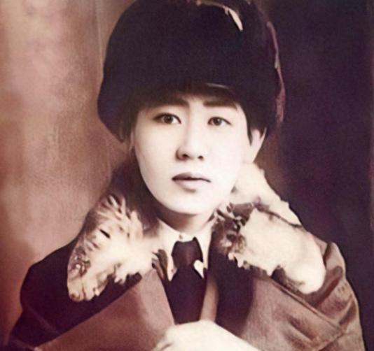 1945年，川岛芳子落入了军统的手里，但不管军统的人怎么折磨她，她都面不改色。直