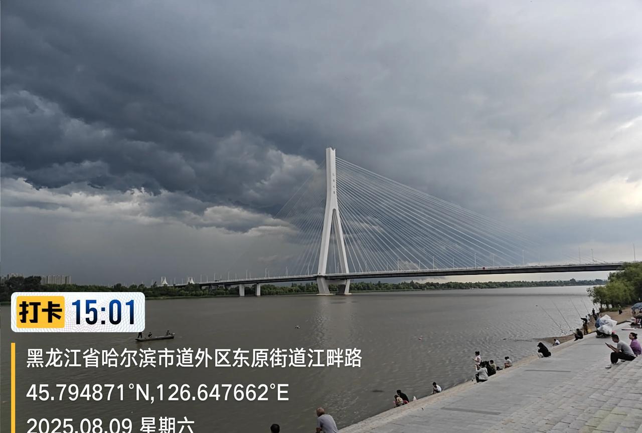 我们昨天下午开车走的友谊东路，我就问小涛，这个友谊东路就是通往友谊宫那条友谊路吗