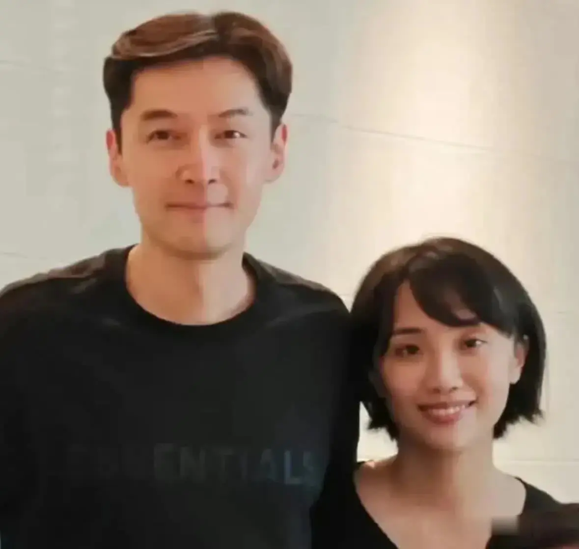 婚姻最后瓜熟蒂落，主角的出场顺序太重要了……
看到这张照片，想起了薛佳凝， 甜甜