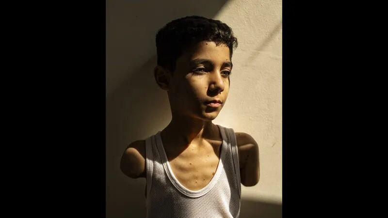 3小时抓捕总统，全世界都在看爽剧：谁听见了加拉加斯药店里，那个绝望父亲的哭声？