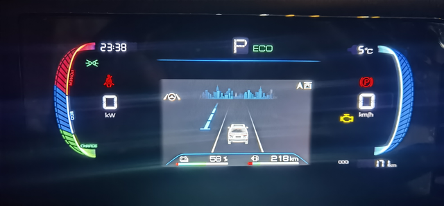 新车为啥亮灯了
新提的宋prodmi才跑了171km，今天开回老家回来亮黄灯了，