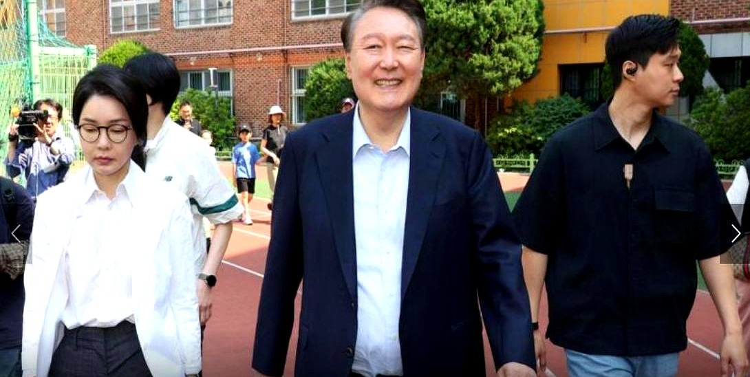 尹锡悦老得太快，韩国别再内斗了











韩国总统尹锡悦最近看起来老