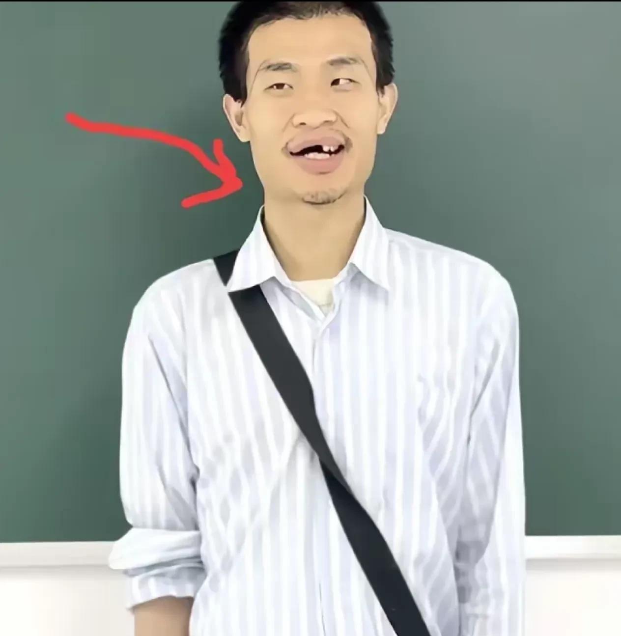   颜值能打，名校老师，还谦虚低调，这样的人应该多宣传，多树立榜样嘛，所以网友都