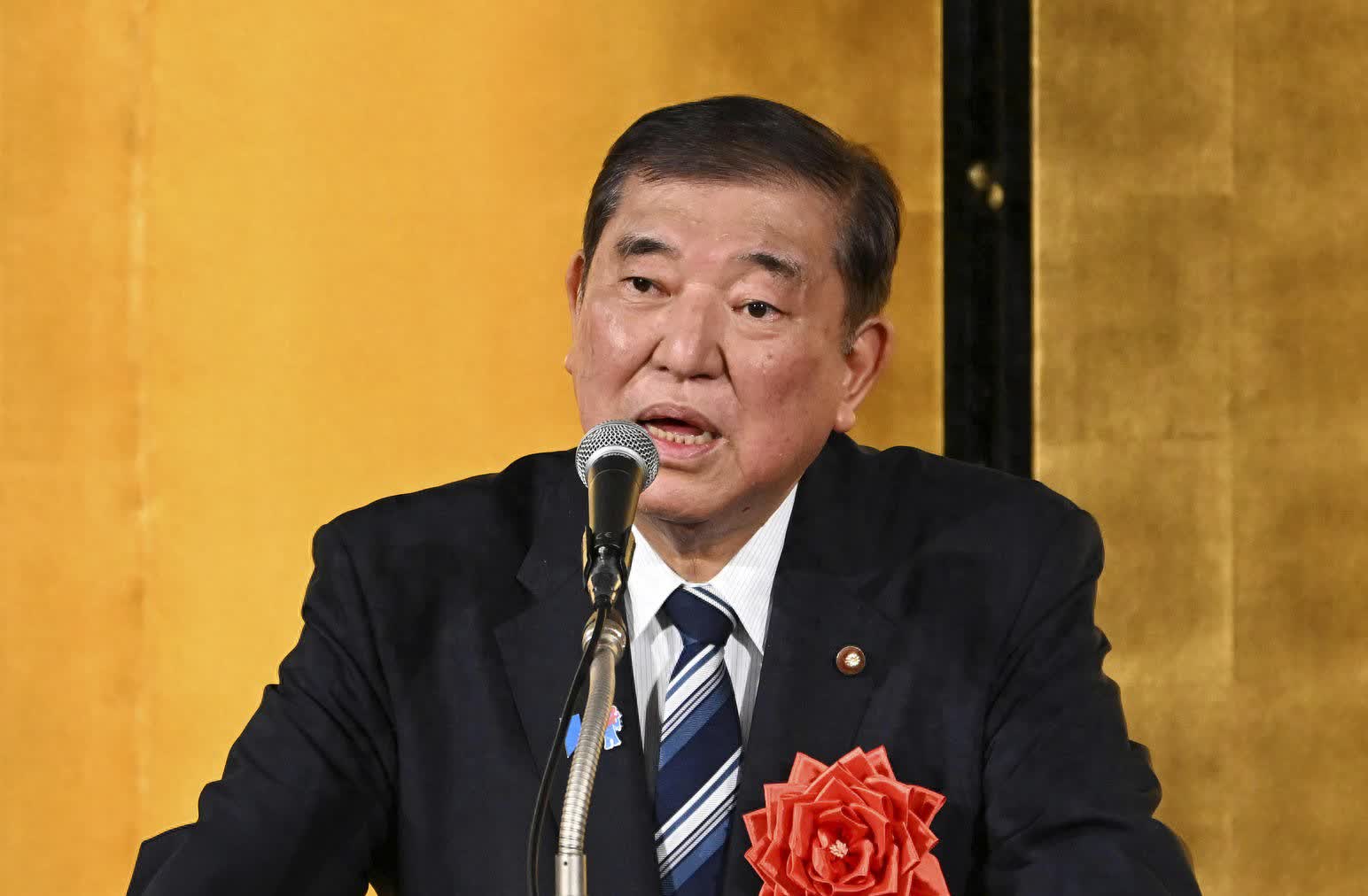 日美贸易摩擦这事儿，最近有点意思。
原本说好六月谈妥关税，现在拖到七月了。
