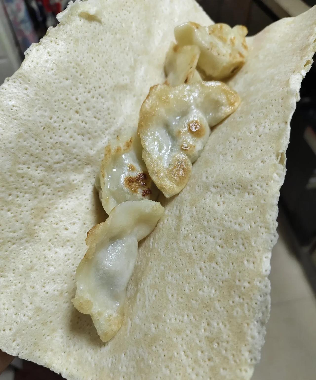 周日，本来想做好吃的犒劳犒劳马上要高考的儿子。
于是买了牛肉，芹菜。做牛肉芹菜馅
