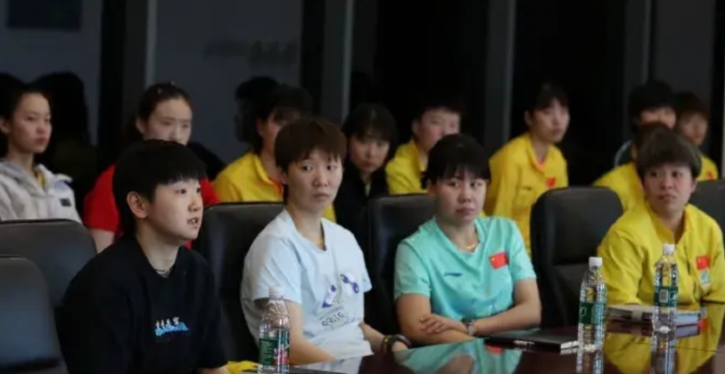 俗话说，新官上任三把火！
王励勤上任后，第一把火已经开始了！
今天，国乒男、女队