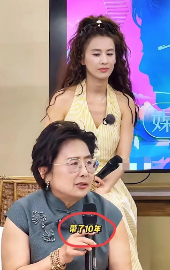 突然感觉杨子和黄圣依结婚，就是一个“骗局”

黄圣依妈妈这次真的把桌子都掀了
