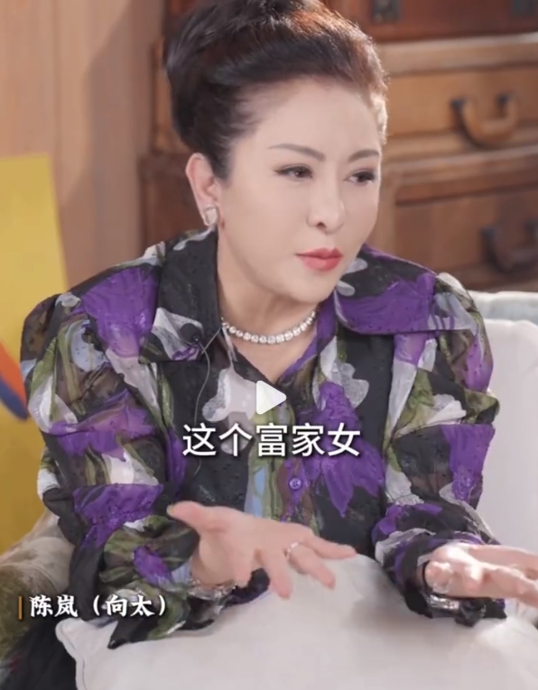 向太爆料富家女男演员正在闹离婚，疑似影射窦骁何超莲！
